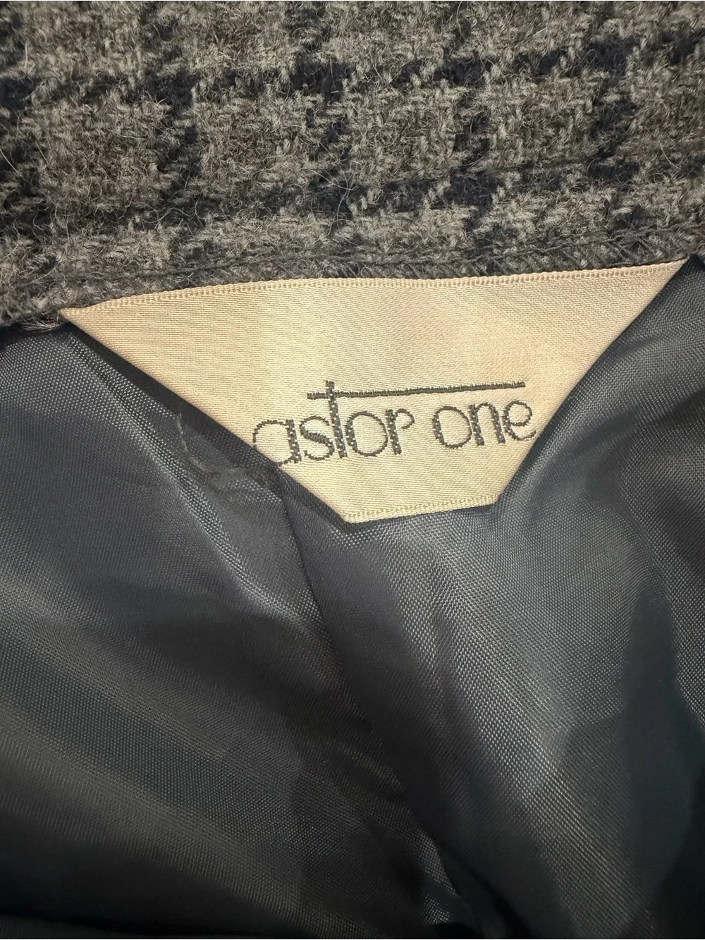 Vintage wool blazer and skirt set size 2